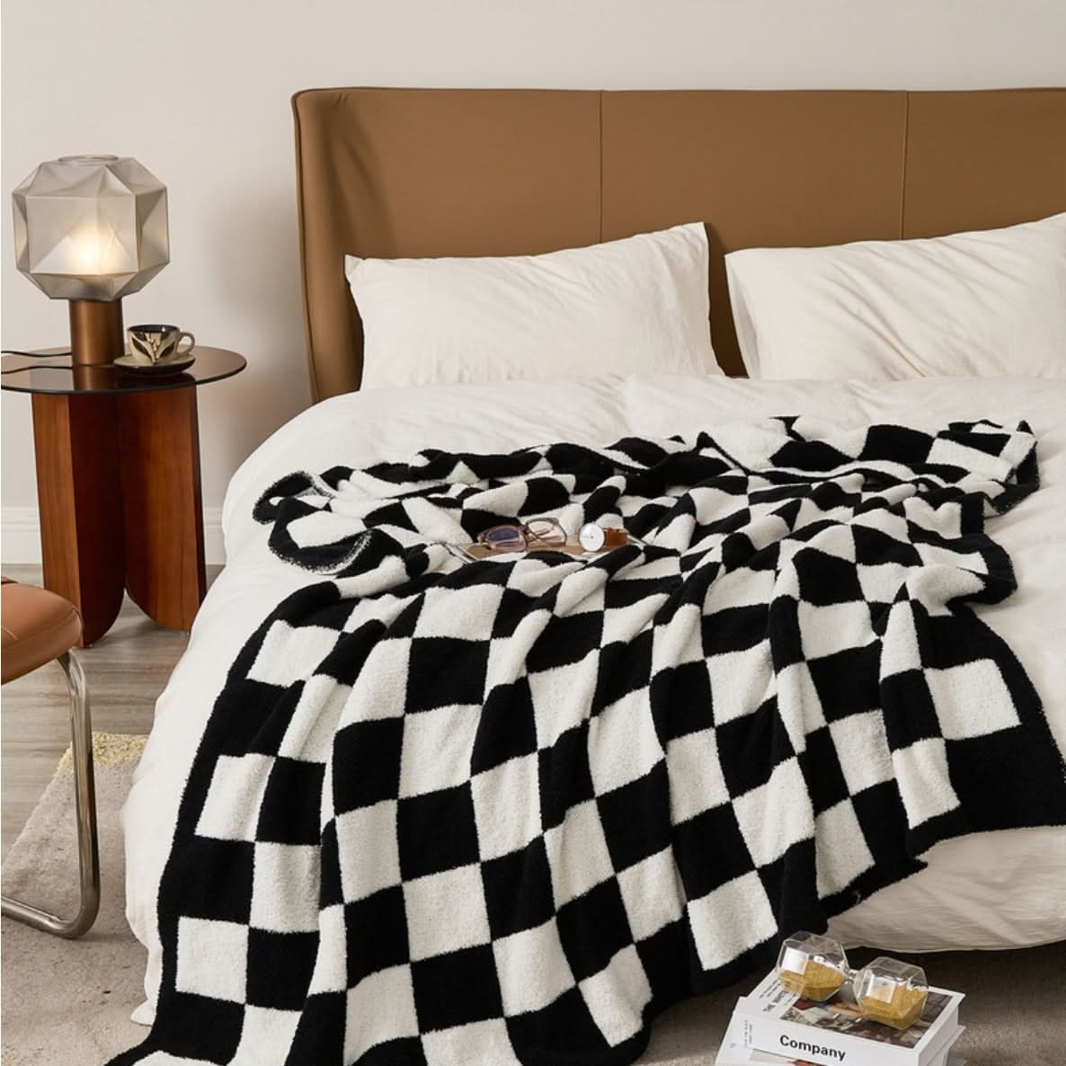 CHECKERCREST – Knit Blanket for Bold Contrast Style