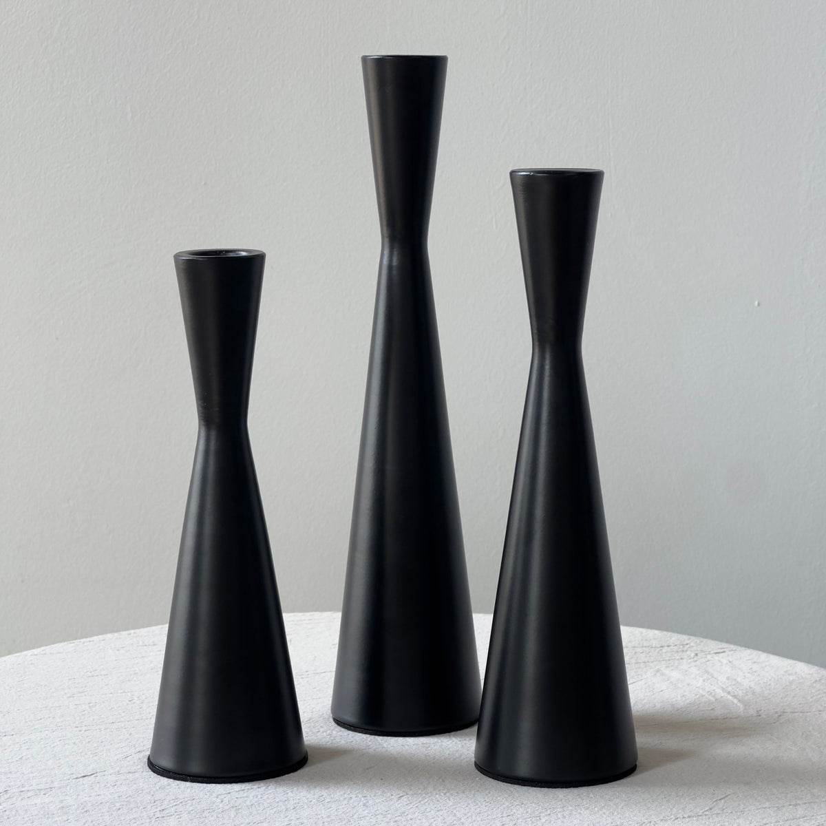 LOVELUNIXA – Sculptural Candle Holder for Memorable Settings