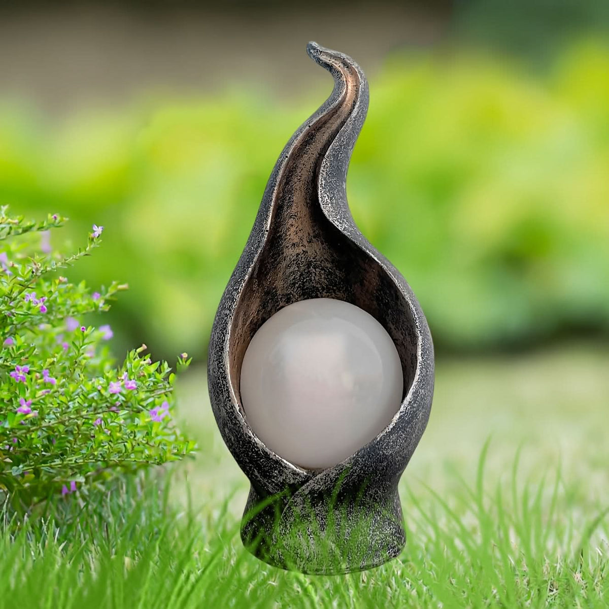 FLAMESTATUE – Solcelledrevet flamme have lampe
