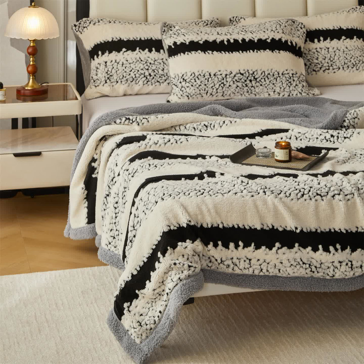 COZYLINES – Striped Blanket for Relaxed and Modern Living