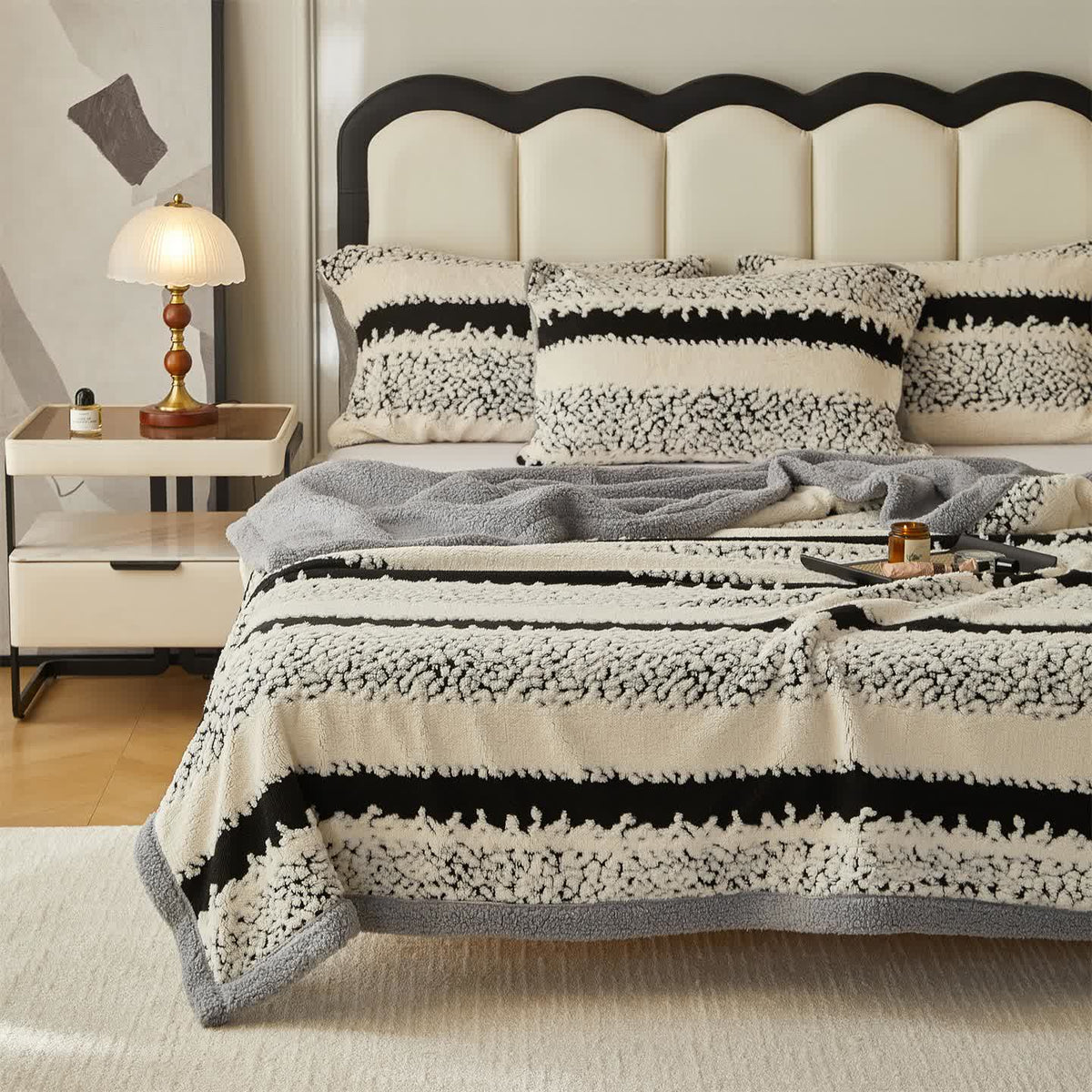 COZYLINES – Striped Blanket for Relaxed and Modern Living