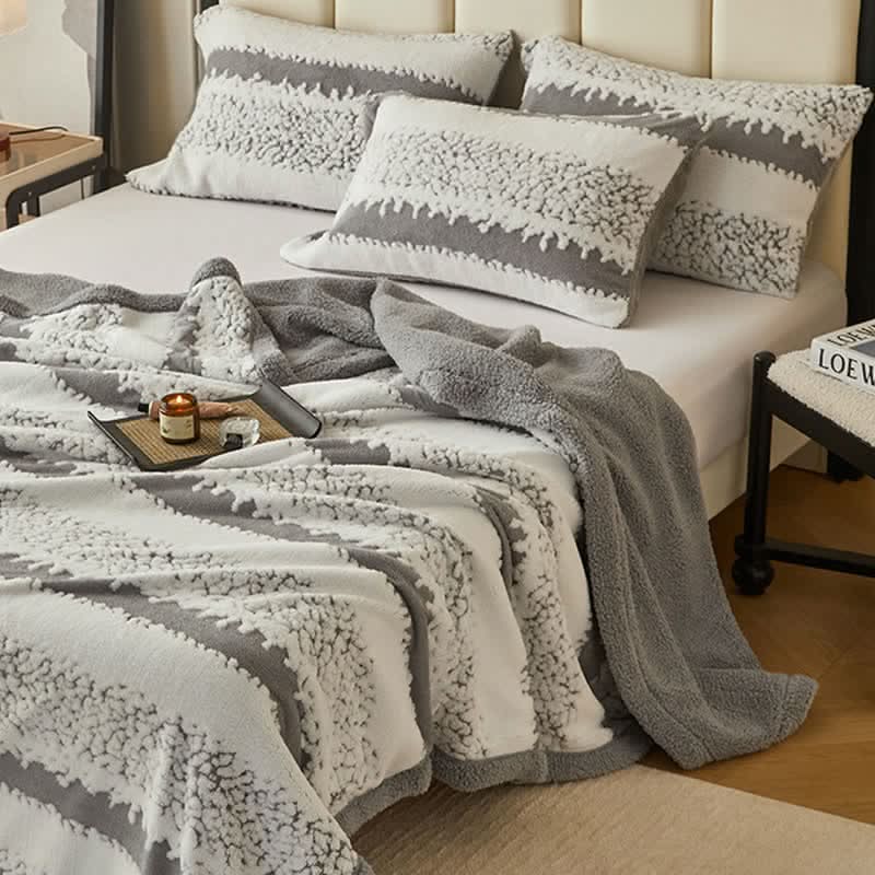 COZYLINES – Striped Blanket for Relaxed and Modern Living
