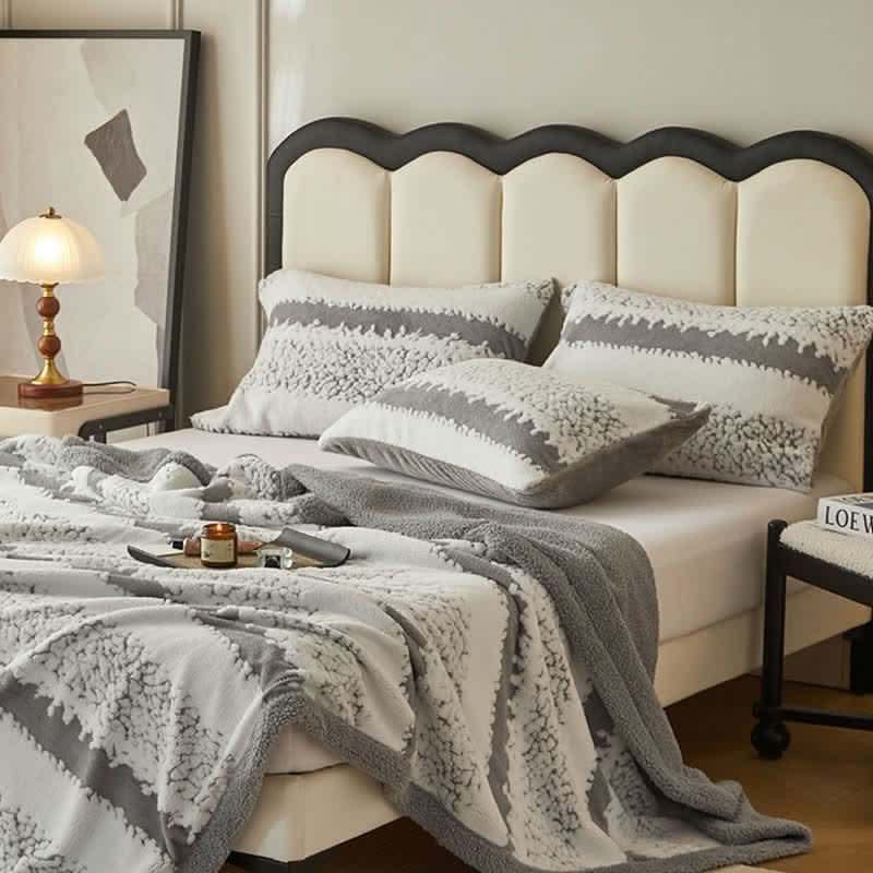 COZYLINES – Striped Blanket for Relaxed and Modern Living