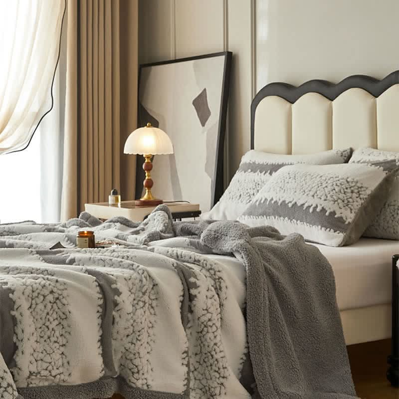 COZYLINES – Striped Blanket for Relaxed and Modern Living