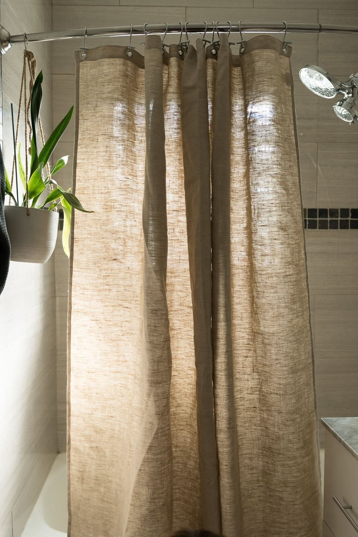 DRAPELORA – Shower Curtain with Striking Textured Style