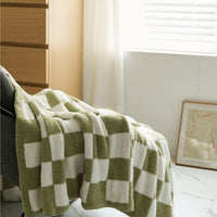 CHECKERCREST – Knit Blanket for Bold Contrast Style
