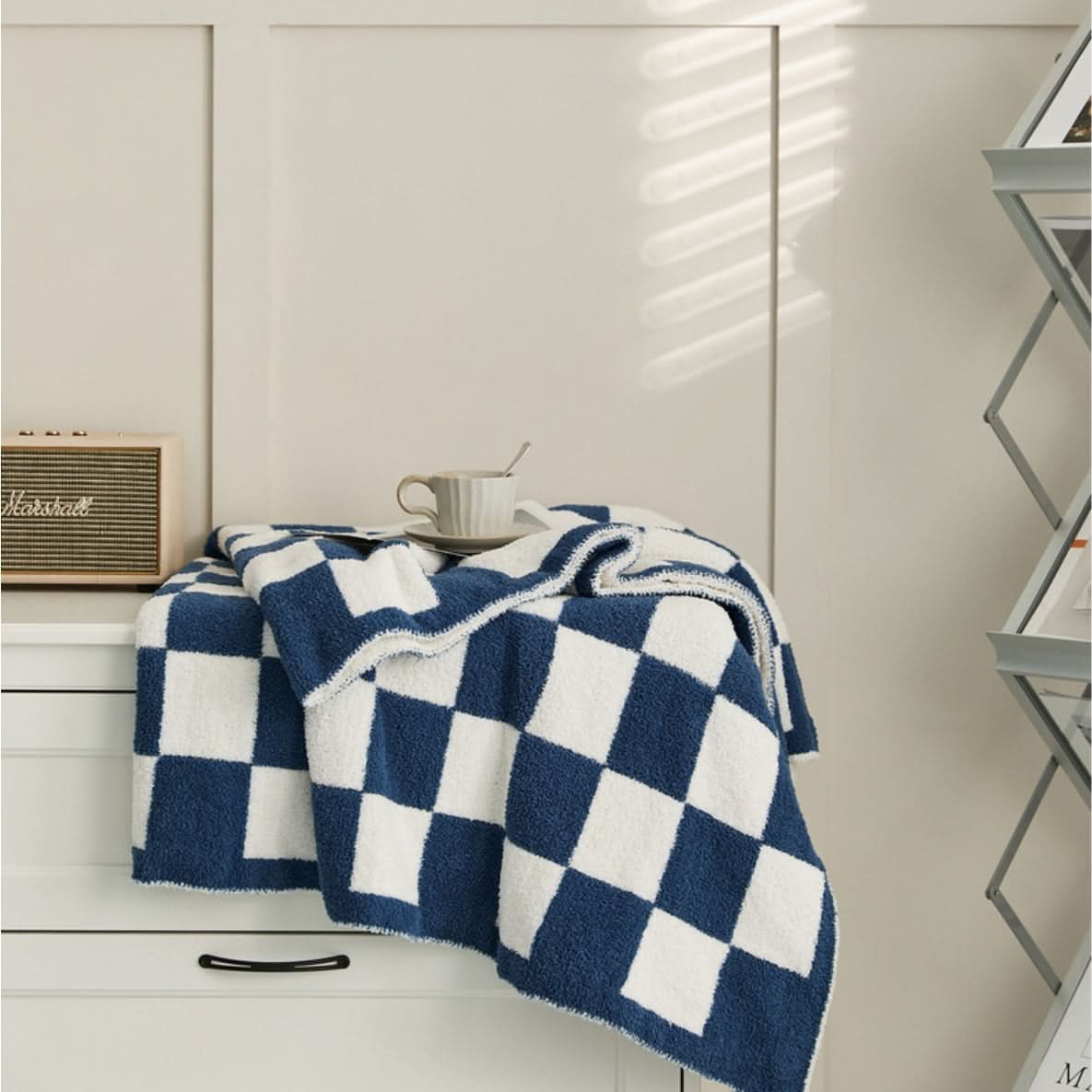 CHECKERCREST – Knit Blanket for Bold Contrast Style