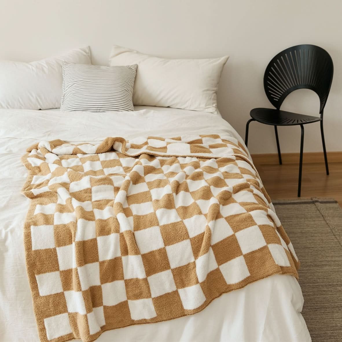 CHECKERCREST – Knit Blanket for Bold Contrast Style