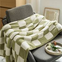 CHECKERCREST – Knit Blanket for Bold Contrast Style