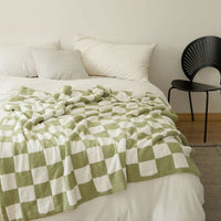 CHECKERCREST – Knit Blanket for Bold Contrast Style