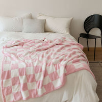CHECKERCREST – Knit Blanket for Bold Contrast Style