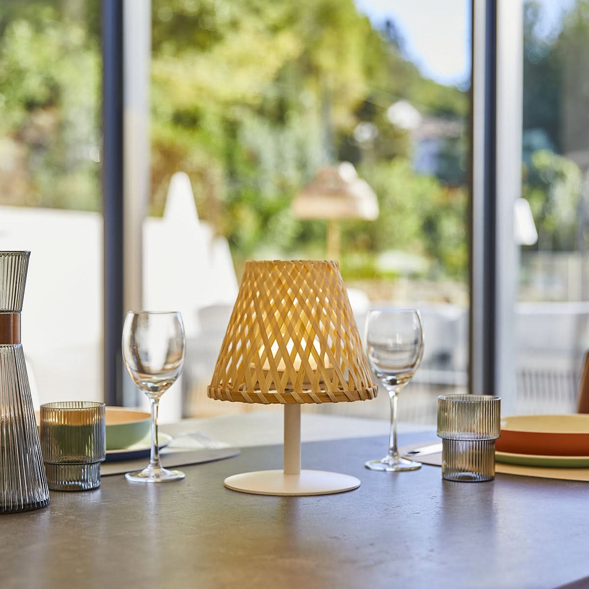 PATIOLIGHT – Εσωτερική και Εξωτερική LED Επιτραπέζια Λάμπα για Ζεστή Χαλαρωτική Ατμόσφαιρα  