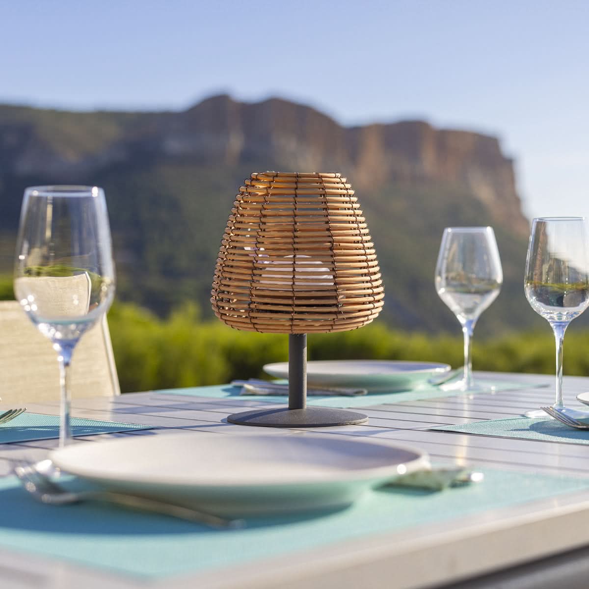 PATIOLIGHT – Εσωτερική και Εξωτερική LED Επιτραπέζια Λάμπα για Ζεστή Χαλαρωτική Ατμόσφαιρα  
