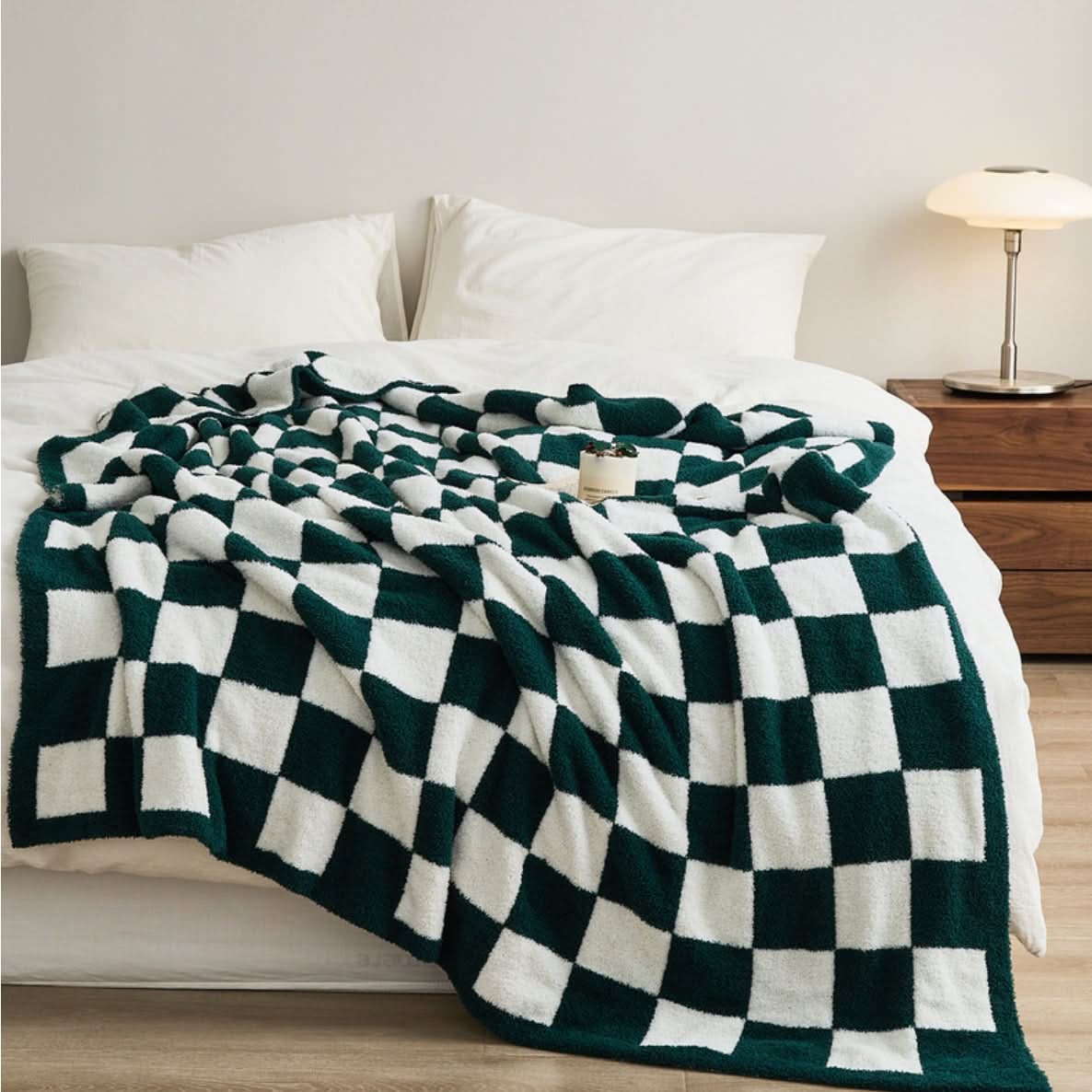 CHECKERCREST – Knit Blanket for Bold Contrast Style