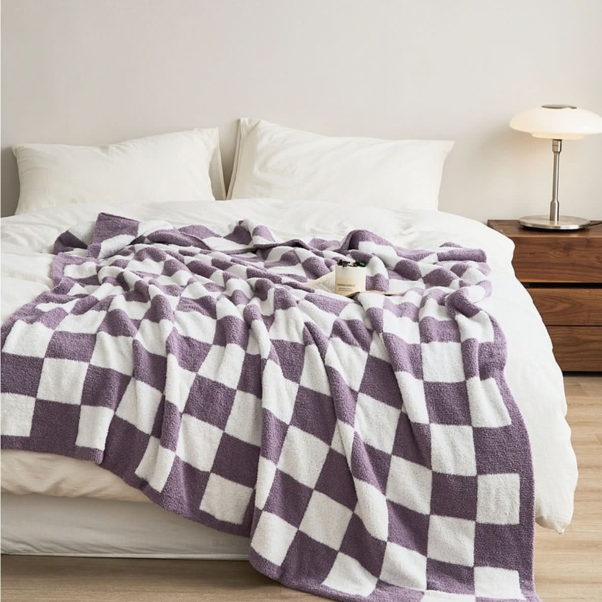 CHECKERCREST – Knit Blanket for Bold Contrast Style