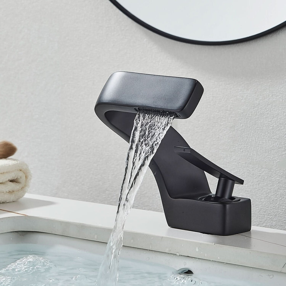 CASCADELUX - Robinet de salle de bain moderne style cascade