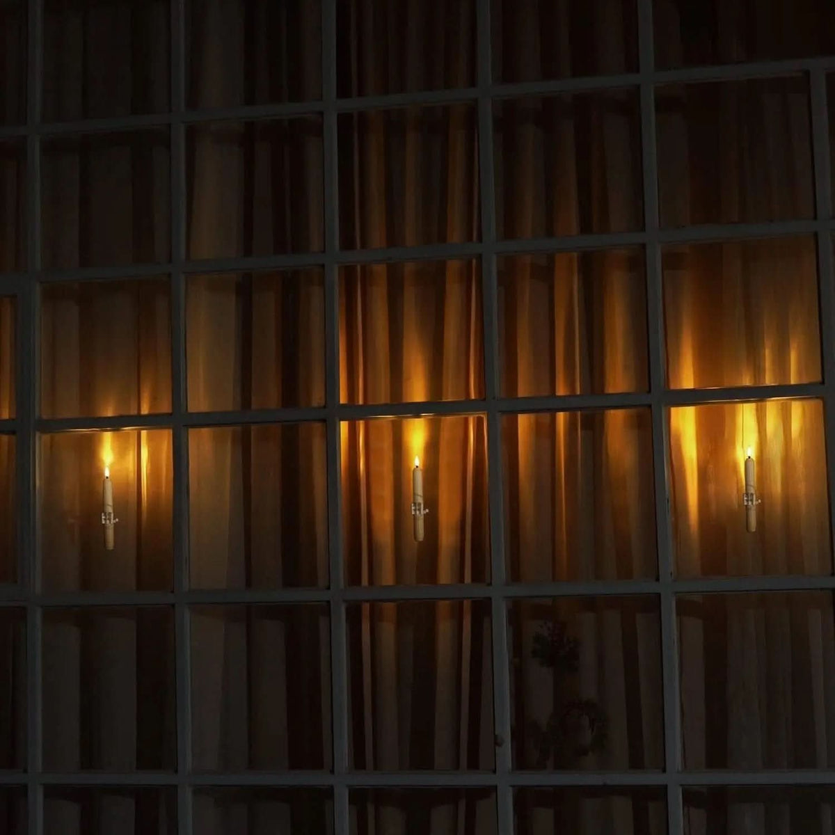 FLICKERELIA – Flameless LED Window Candles for a Cozy Evening Glow