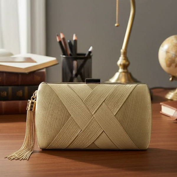 VELVETTA – Elegant satin aftenclutch med kvastdetalje