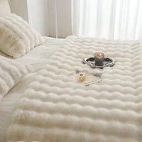 CURVORA – Sculptural Throw Blanket for Cozy Contemporary Spaces