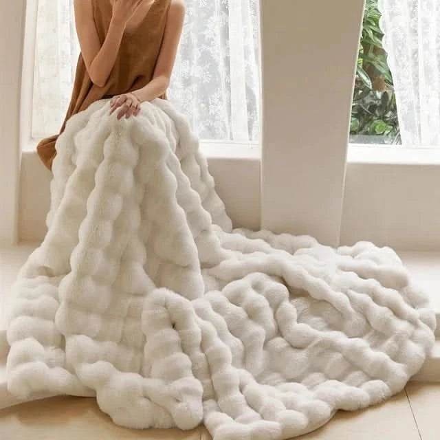 CURVORA – Sculptural Throw Blanket for Cozy Contemporary Spaces