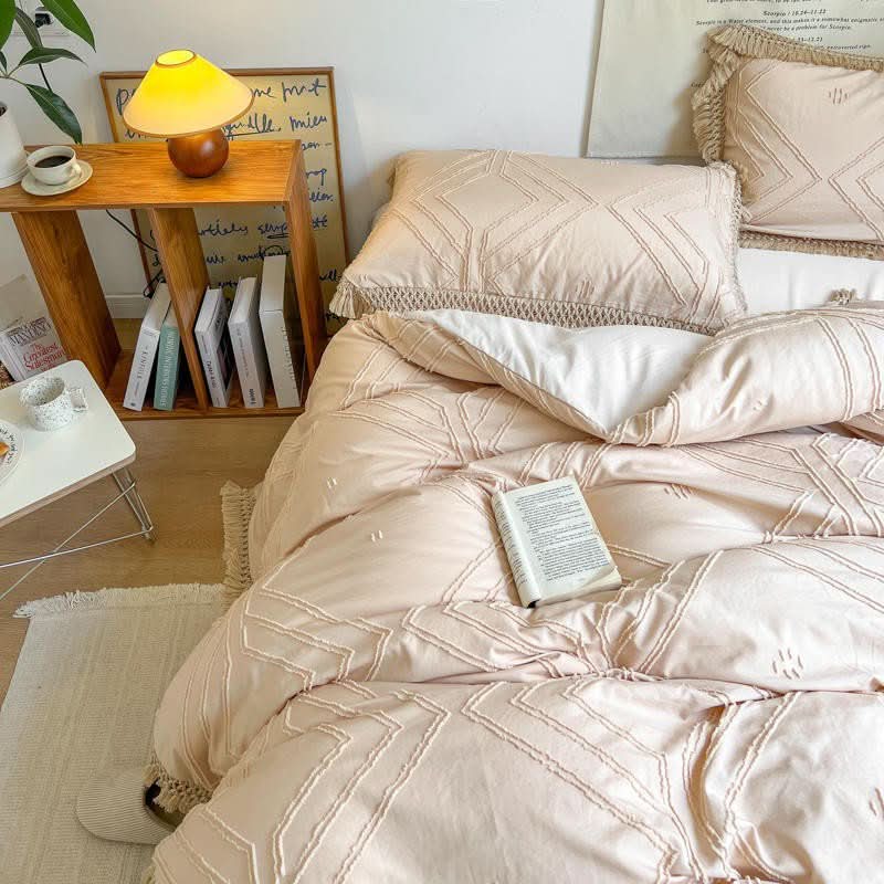 BEDORIXA – Tassel Bedding Set for Refined Bedroom Ambience