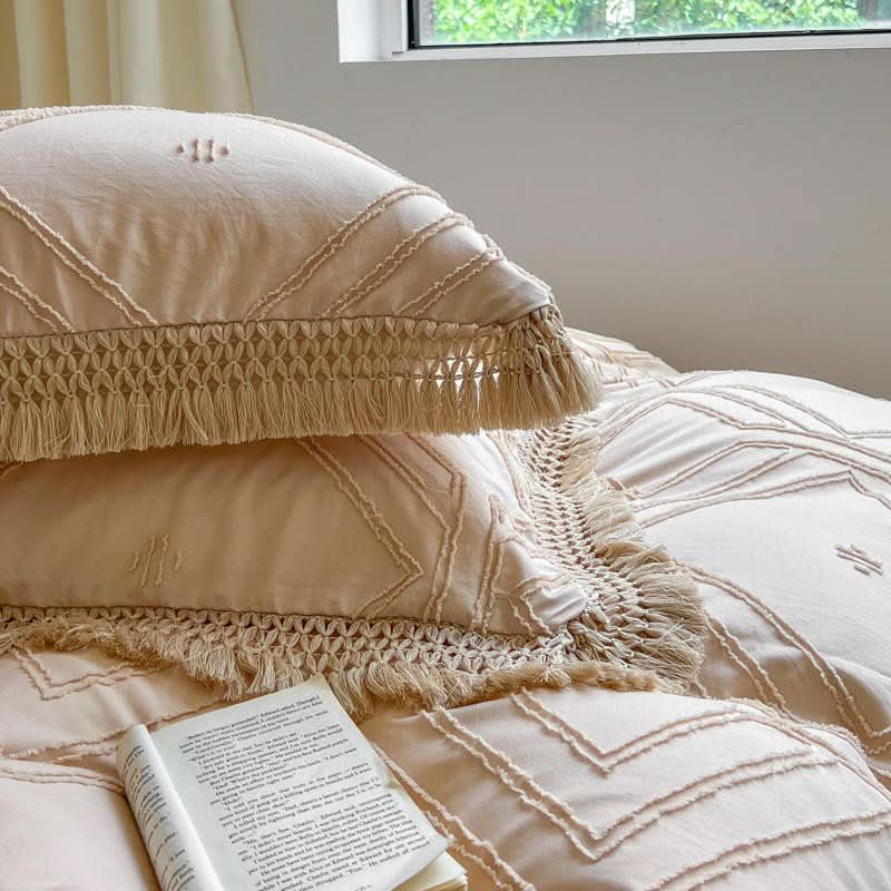 BEDORIXA – Tassel Bedding Set for Refined Bedroom Ambience