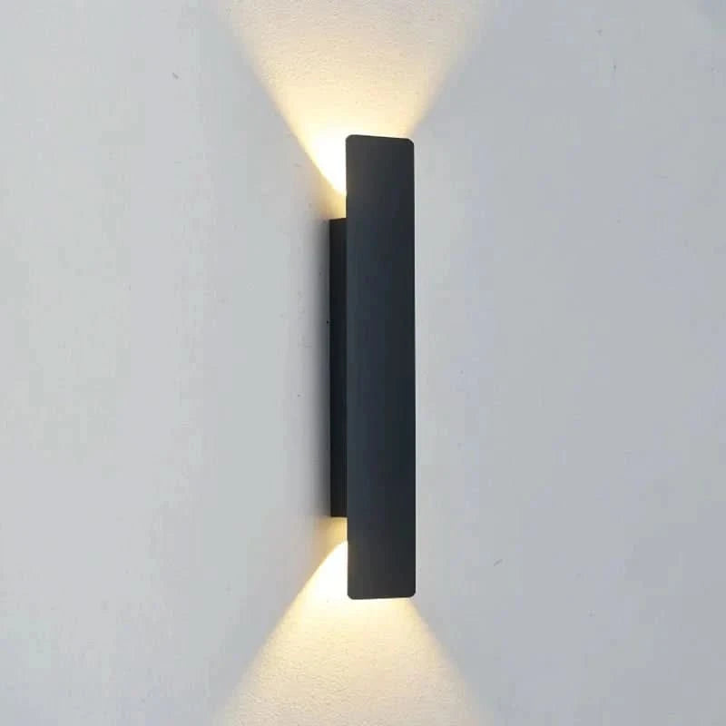 OUTGLOW – Wasserdichte Wandlampe