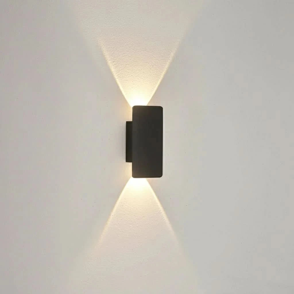 OUTGLOW – Wasserdichte Wandlampe
