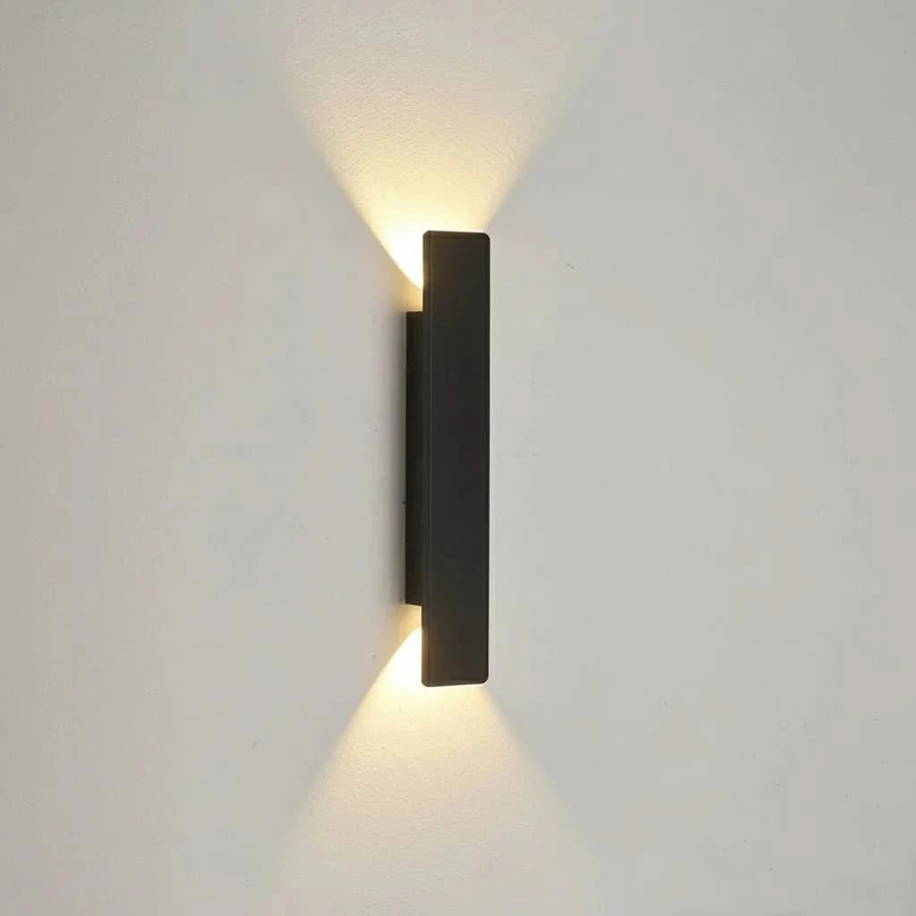 OUTGLOW – Wasserdichte Wandlampe