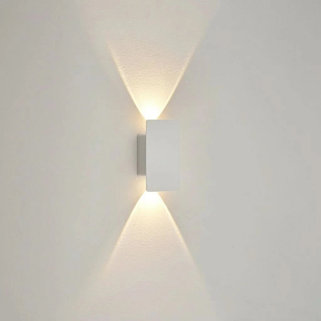 OUTGLOW – Wasserdichte Wandlampe