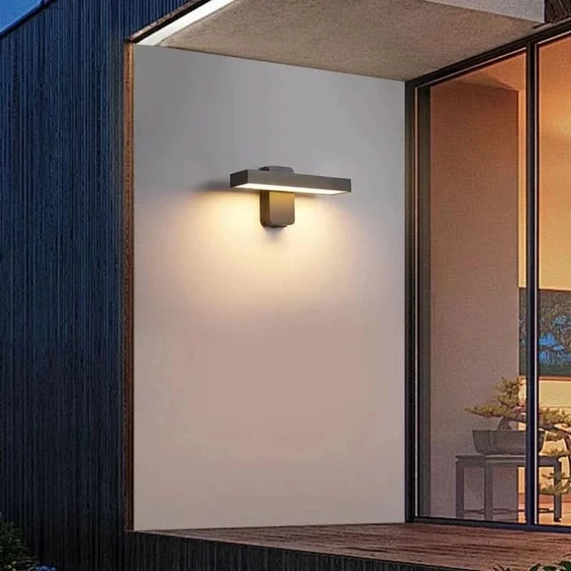 TILTGUARD – Applique da parete orientabile per un’illuminazione esterna affidabile