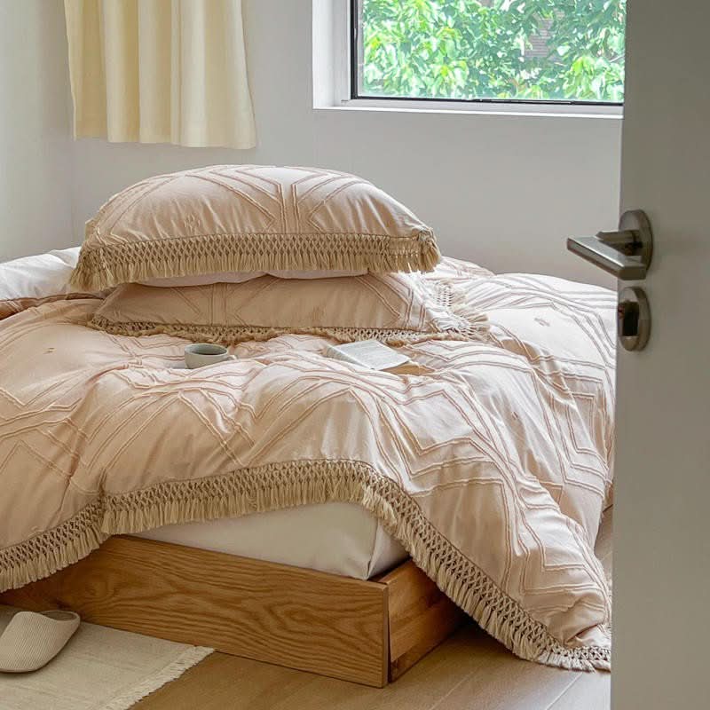 BEDORIXA – Tassel Bedding Set for Refined Bedroom Ambience