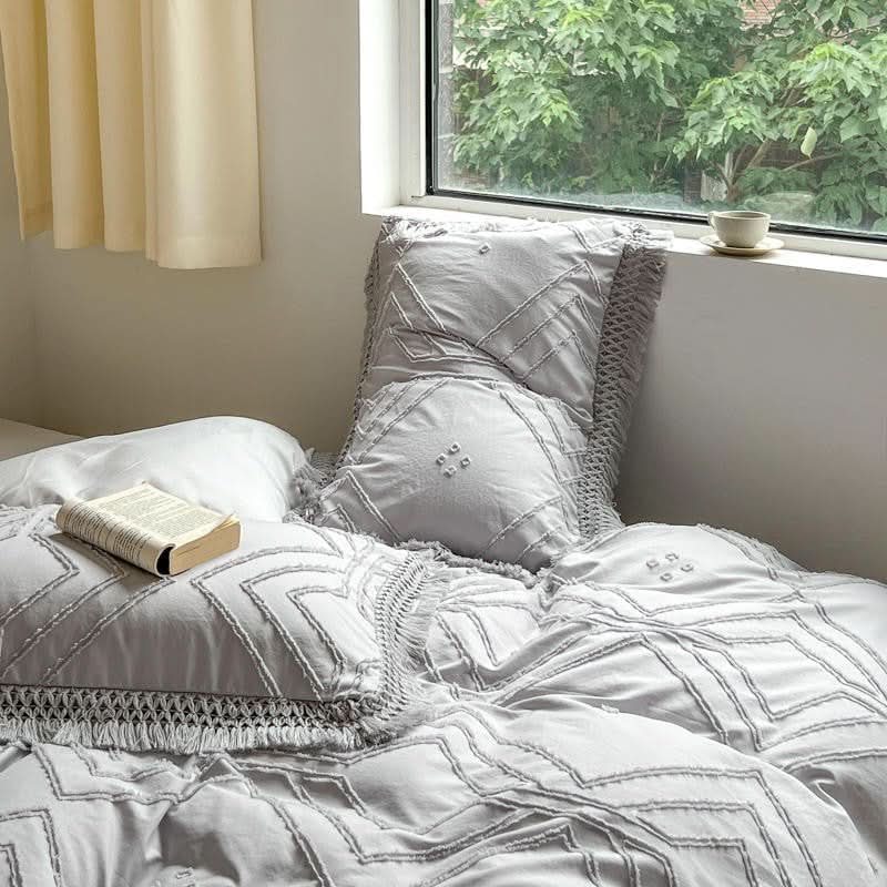 BEDORIXA – Tassel Bedding Set for Refined Bedroom Ambience