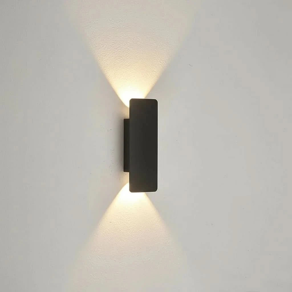 OUTGLOW – Wasserdichte Wandlampe