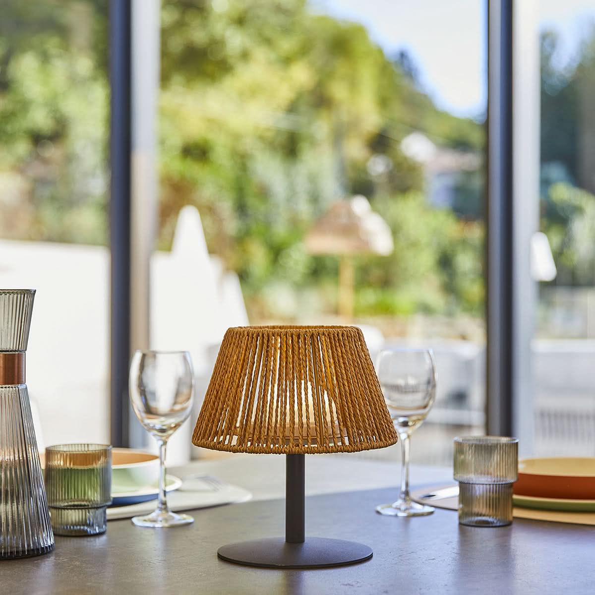 PATIOLIGHT – Εσωτερική και Εξωτερική LED Επιτραπέζια Λάμπα για Ζεστή Χαλαρωτική Ατμόσφαιρα  