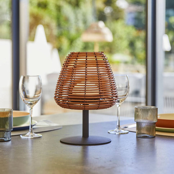 PATIOLIGHT – Indendørs og udendørs LED bordlampe til varm og afslappende atmosfære