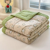 FLORALIVA – Lightweight Floral Summer Quilt for Cozy Sleep Comfort