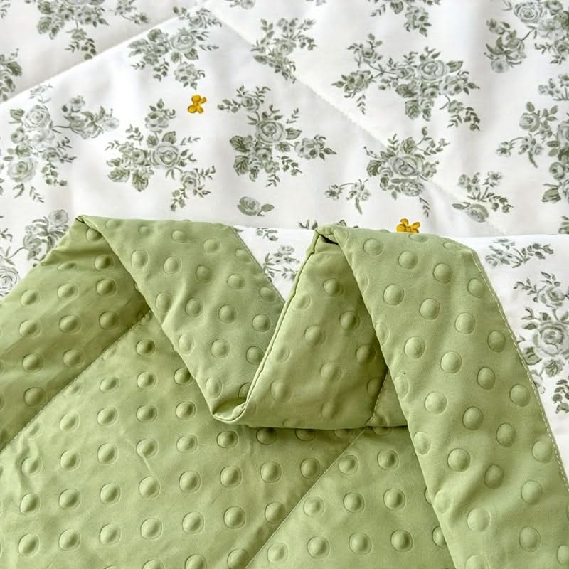 FLORALIVA – Lightweight Floral Summer Quilt for Cozy Sleep Comfort