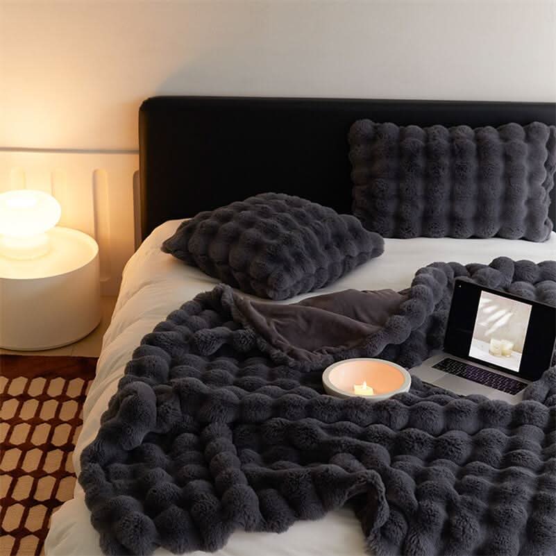 CURVORA – Sculptural Throw Blanket for Cozy Contemporary Spaces