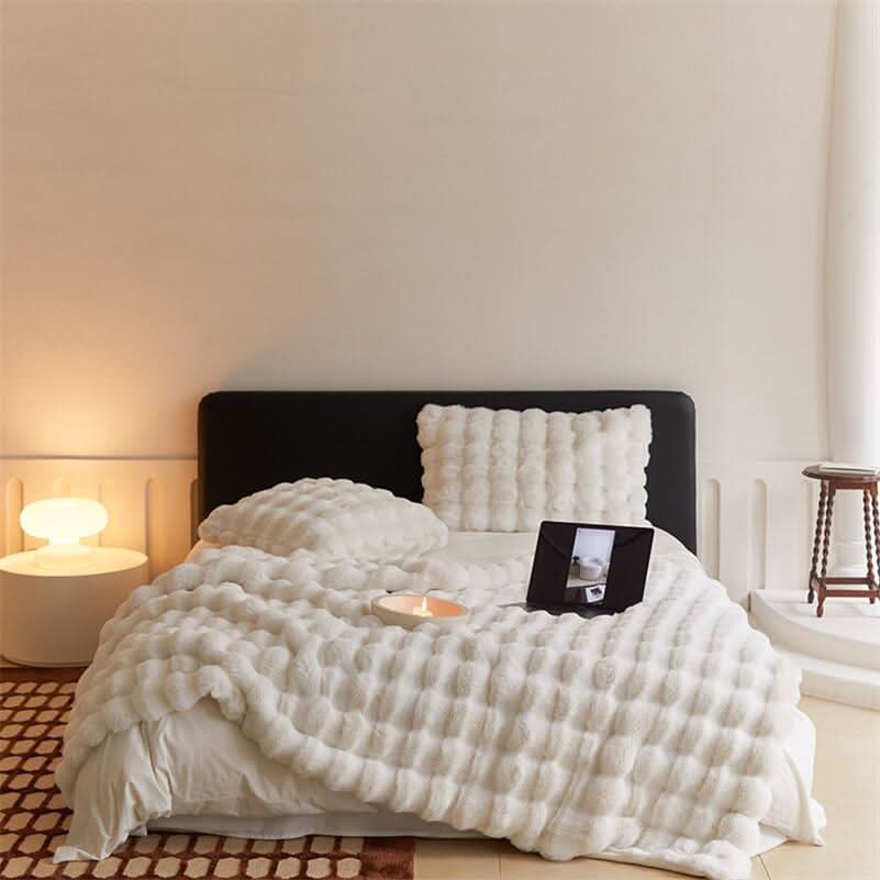 CURVORA – Sculptural Throw Blanket for Cozy Contemporary Spaces