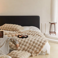 CURVORA – Sculptural Throw Blanket for Cozy Contemporary Spaces