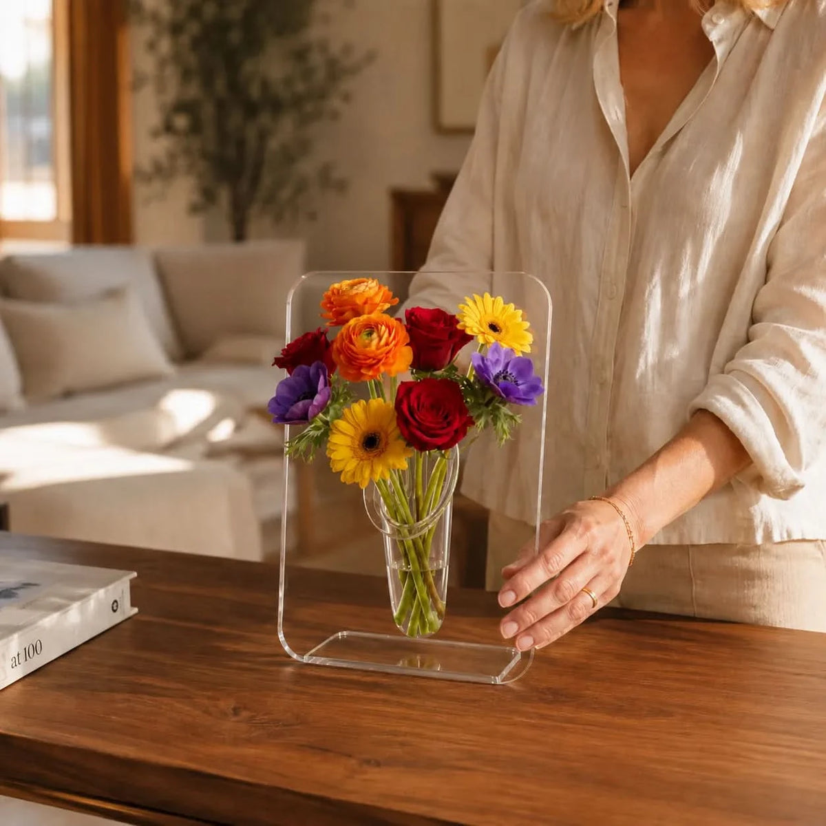 FLORACLEAR – Frame Vase for Refined Statement Flowers