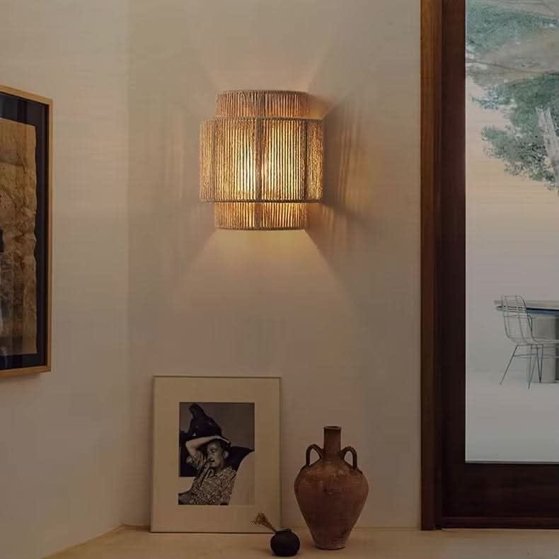 RATTIVA – Woven Wall Lamp with Soft Ambient Lighting