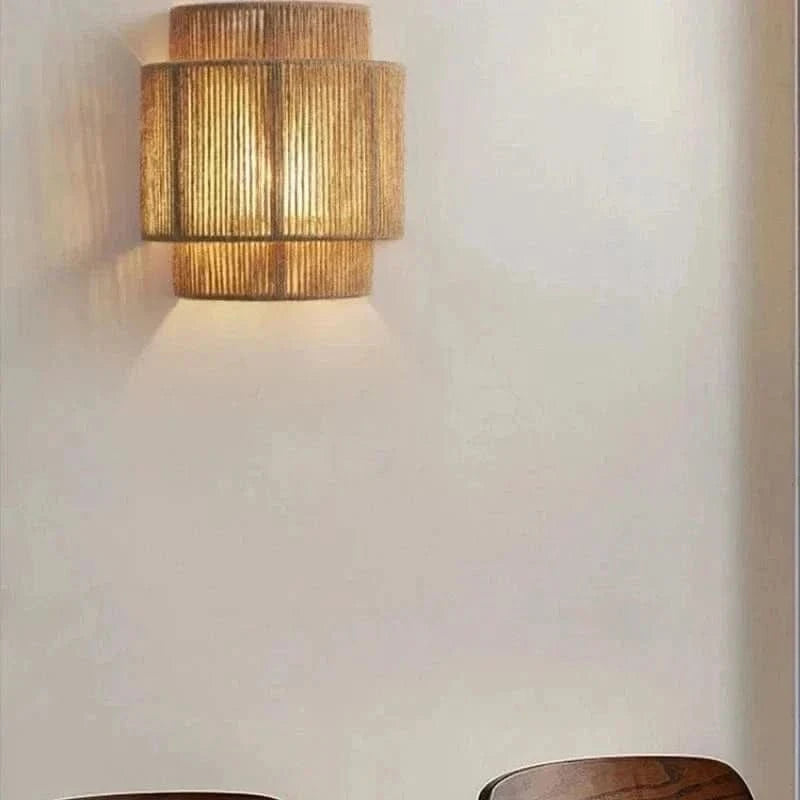 RATTIVA – Woven Wall Lamp with Soft Ambient Lighting