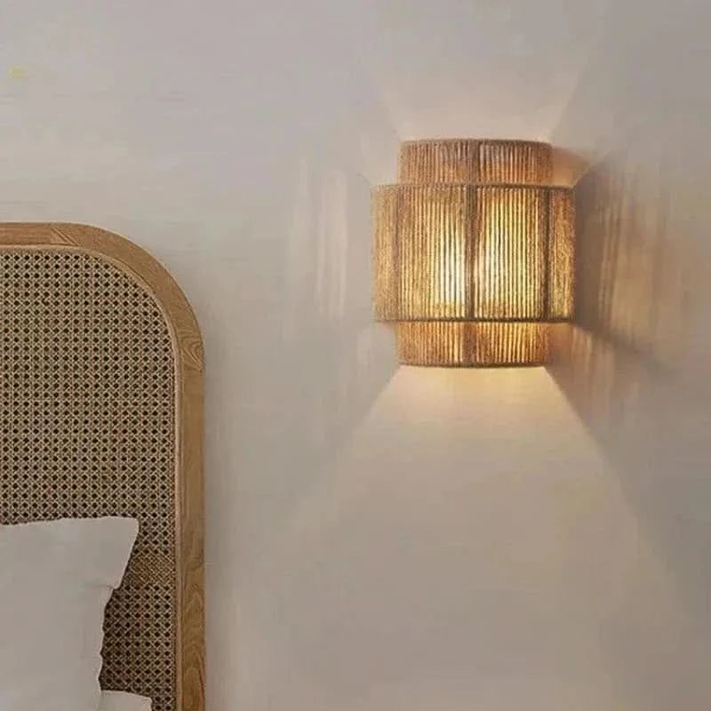 RATTIVA – Woven Wall Lamp with Soft Ambient Lighting