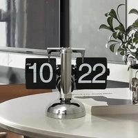 Reloj de solapa TICKMUSE - pieza destacada para una decoración interior artística