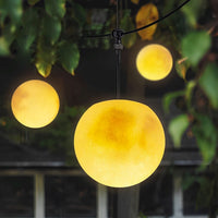 MOONARC – Catena luminosa da giardino per un’illuminazione serale artistica