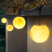 MOONARC – Catena luminosa da giardino per un’illuminazione serale artistica